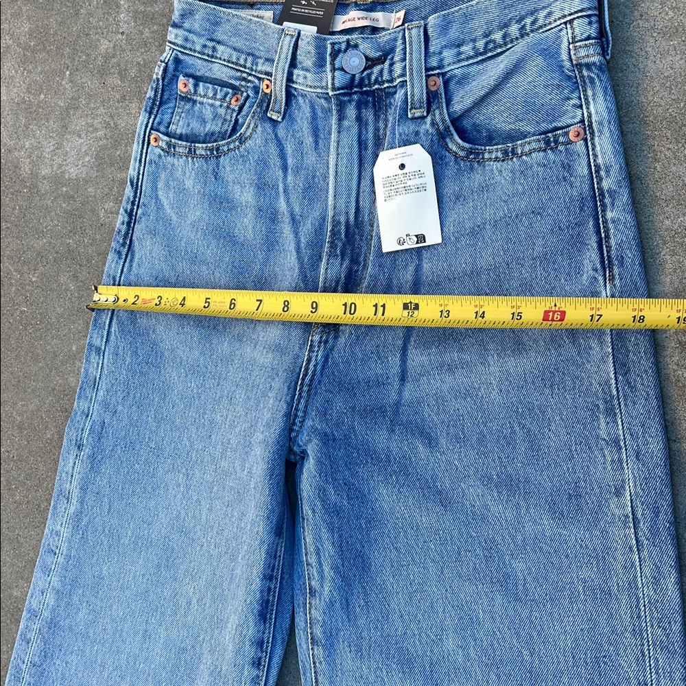 NWT Levi’s Premium Ribcage Wide Leg Jeans w/ Rare Blank Red Tab - Picture 4 of 12